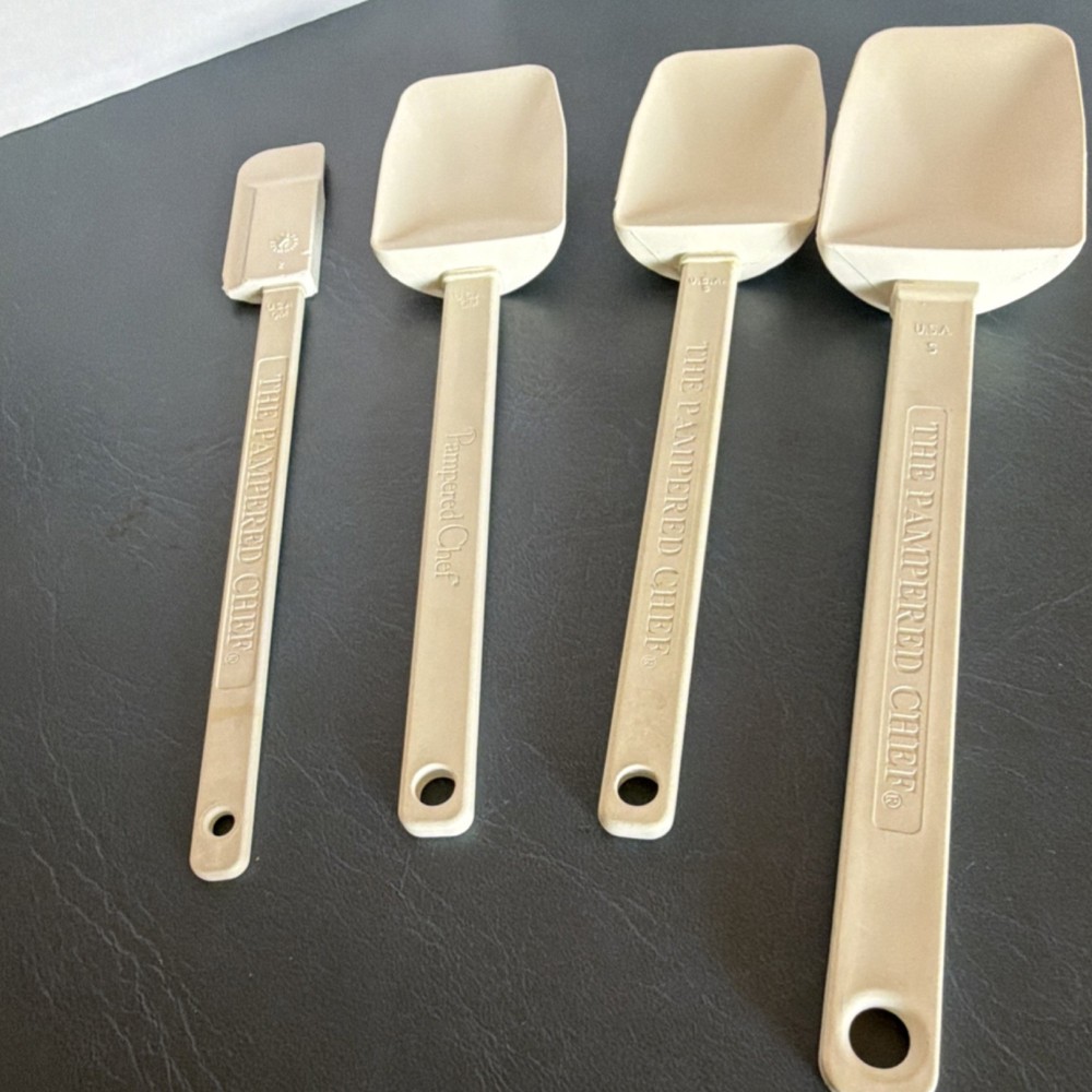 The Pampered Chef Plastic Scoop Set Square Shape 4 Pieces
