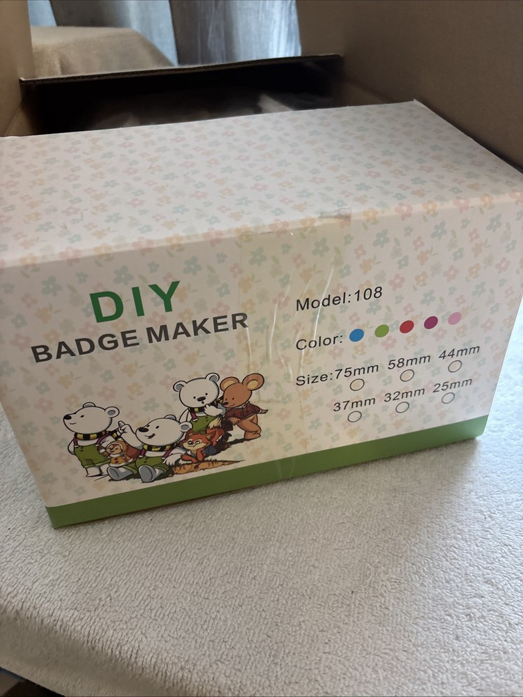 Childrens DIY Button/Badge maker Model 108. NEW