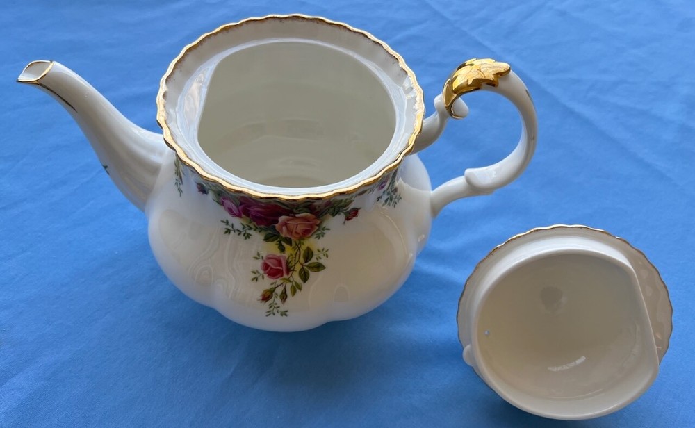 Royal Albert Old Country Roses Teapot Server Mint