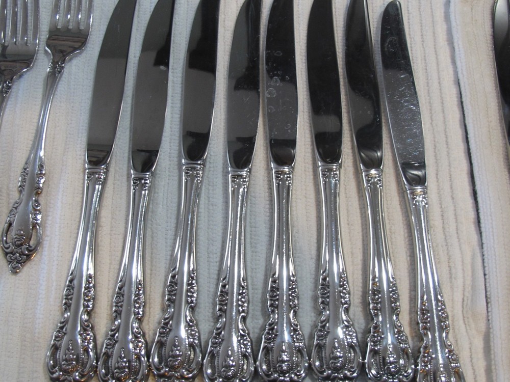 Oneida BRAHMS Stainless Flatware Pierced Floral Service (8) Set + Serving Pcs