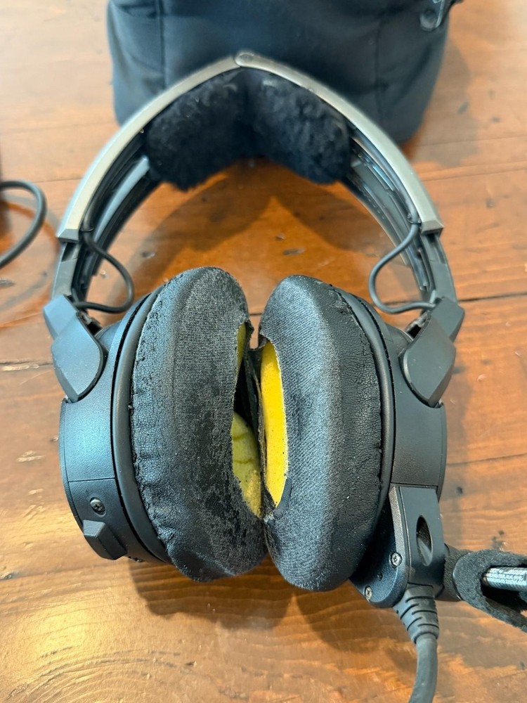 Bose A20 Aviation Headset - Single Plug NO BLUETOOTH Excellent Condition