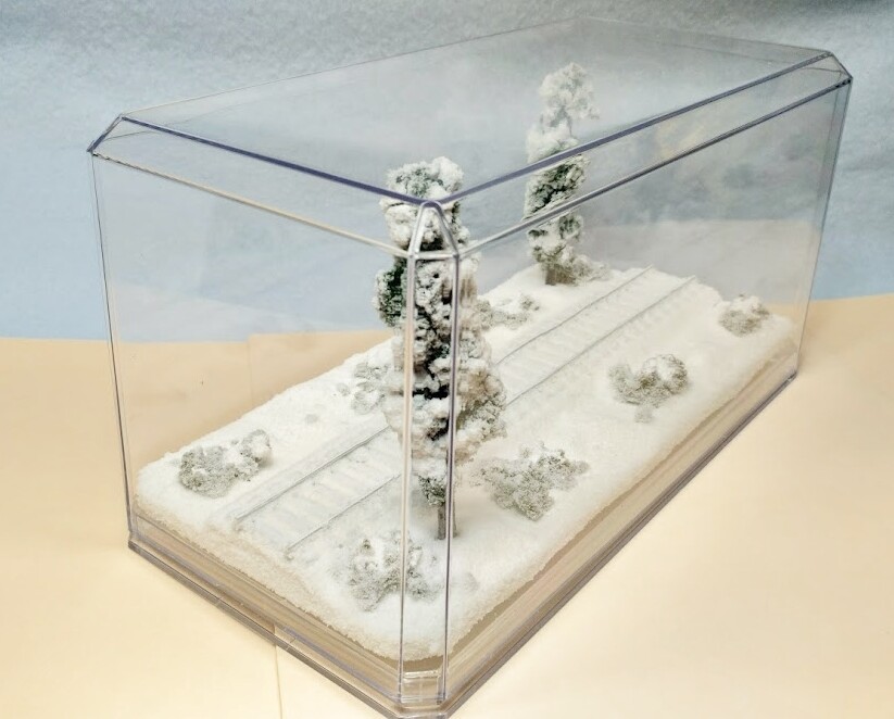 HO SCALE 9" SINGLE TRACK DISPLAY CASE-WINTER SCENE- FOR ANY HO TRAIN