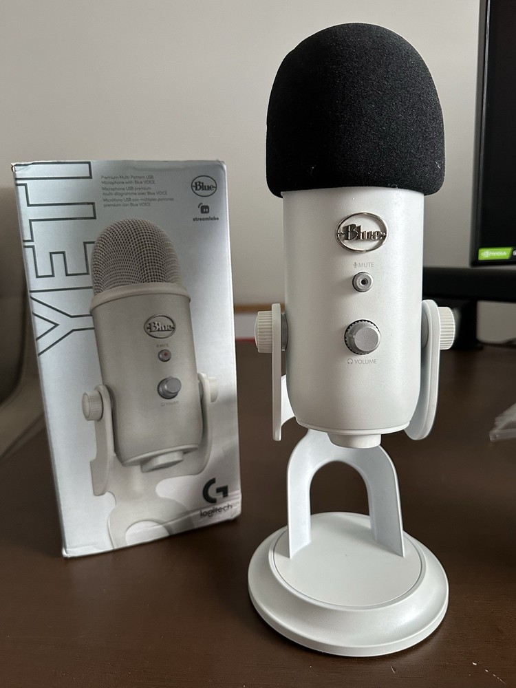 Blue Yeti USB Mic White Mist