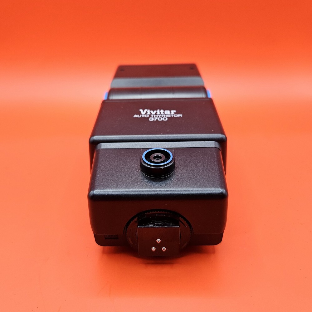 Vivitar Auto Thyristor 3700 Camera Flash Attachment - Very Nice With Case