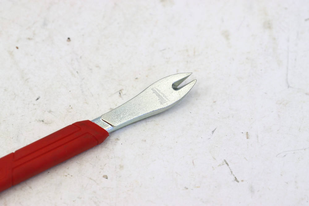 Milwaukee (48-22-9030) 9 in. Nail Puller with Dimpler