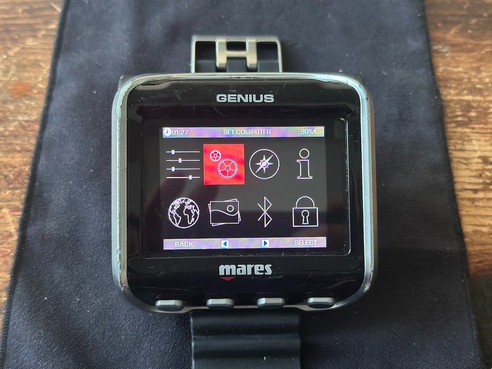 Mares GENIUS Color tech dive computer (black) with TWO Mares Transmitters!