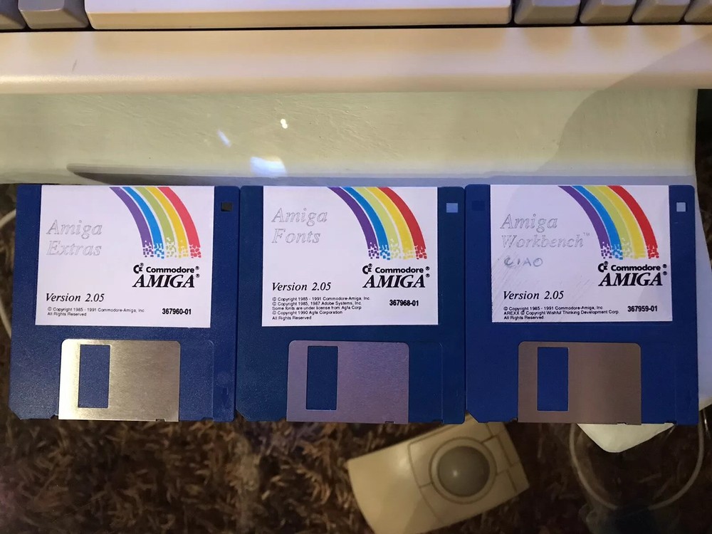 Workbench Version 2.05 Amiga, 3 Floppy Disk 3.5