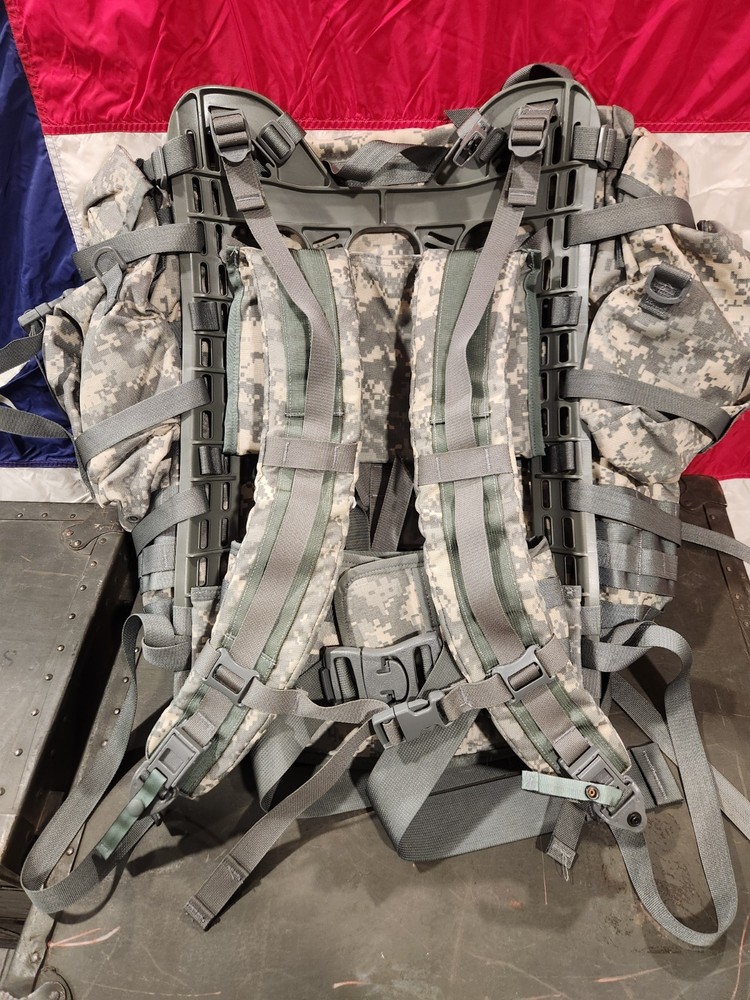 [EXCELLENT] USGI MOLLE II Large Rucksack UCP / ACU - Complete with Frame