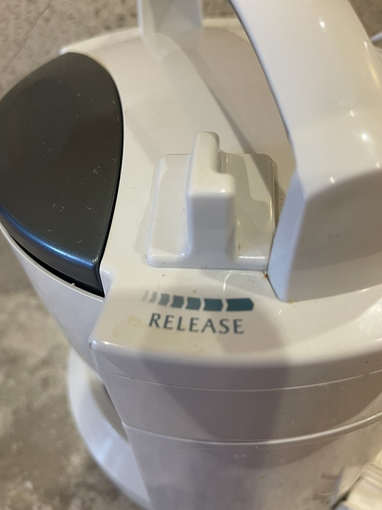 Black & Decker LIDS OFF Automatic Jar Opener JW200 Adjustable White