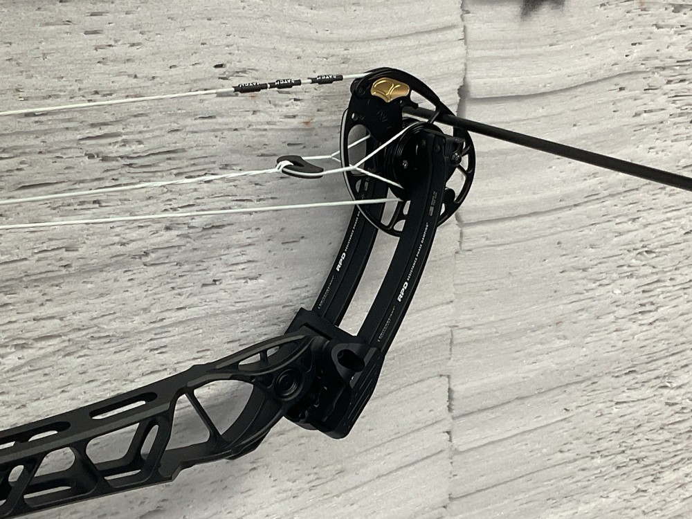 Mathews Title 40, RH In Black