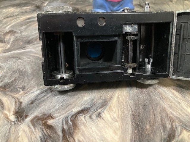 VINTAGE ARGUS C3 RANGE FINDER CAMERA WITH PARTIAL LEATHER CASE