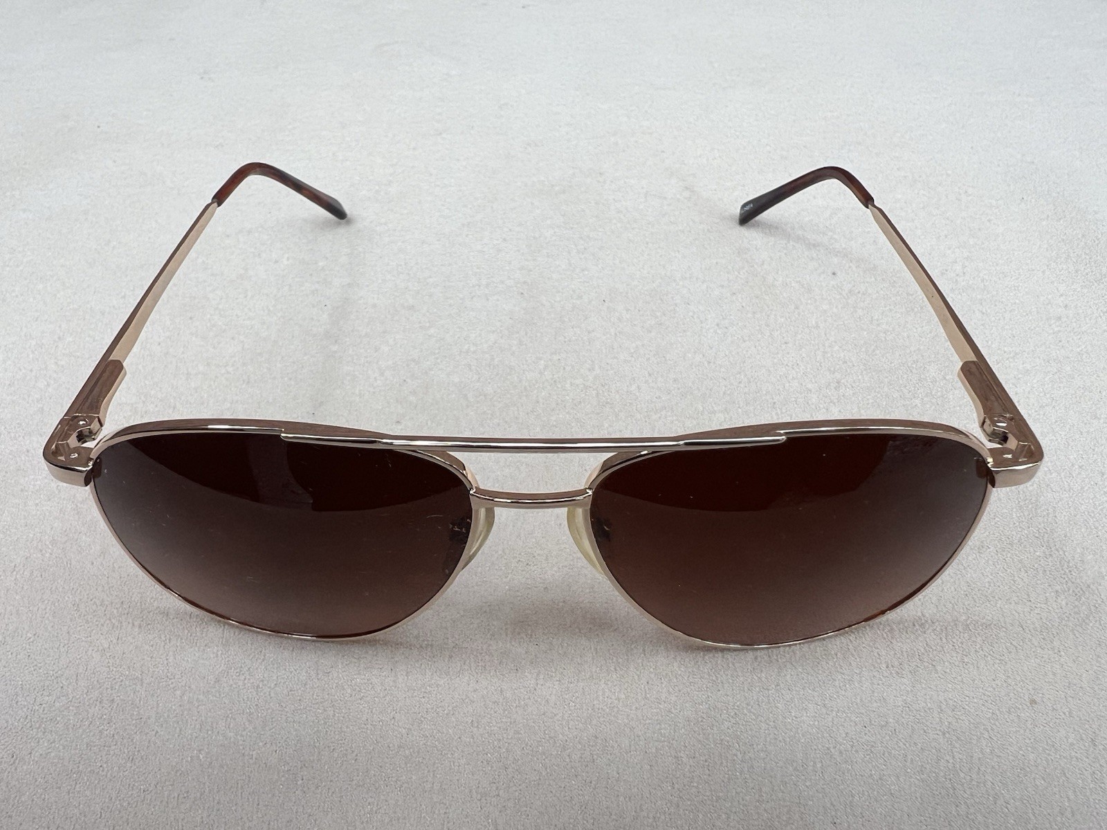 MG Golf Sunglasses Master Grip Aviator - Gold - Black w Clamshell Case Men’s