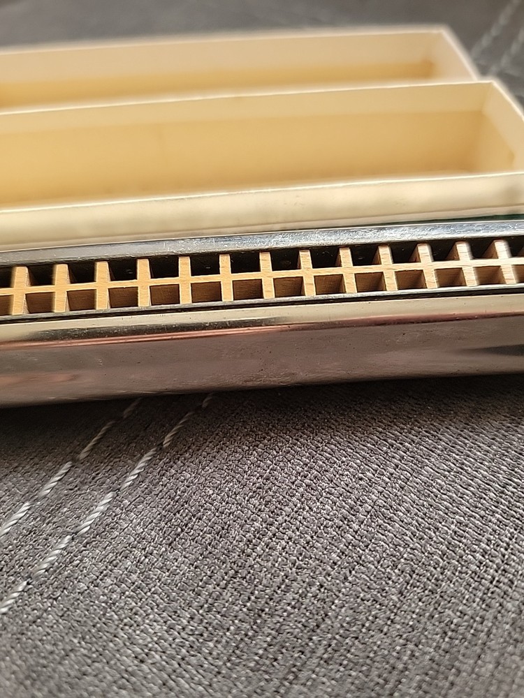 Harmonica Vintage Victor Ligna Brand New