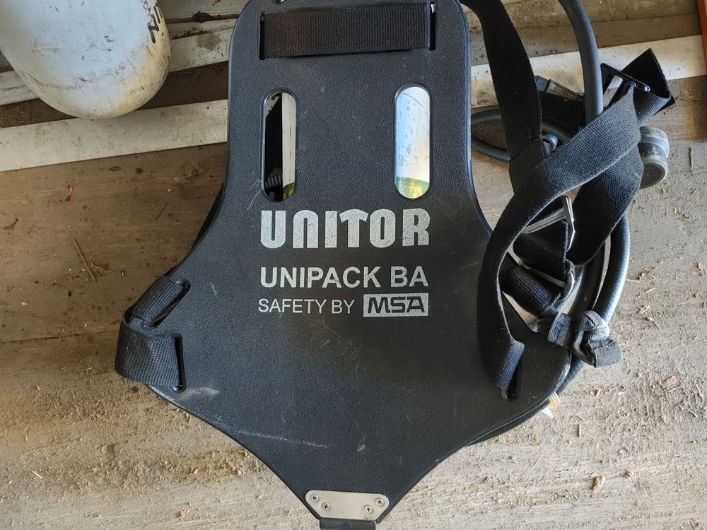 scuba diving oxygen tanks