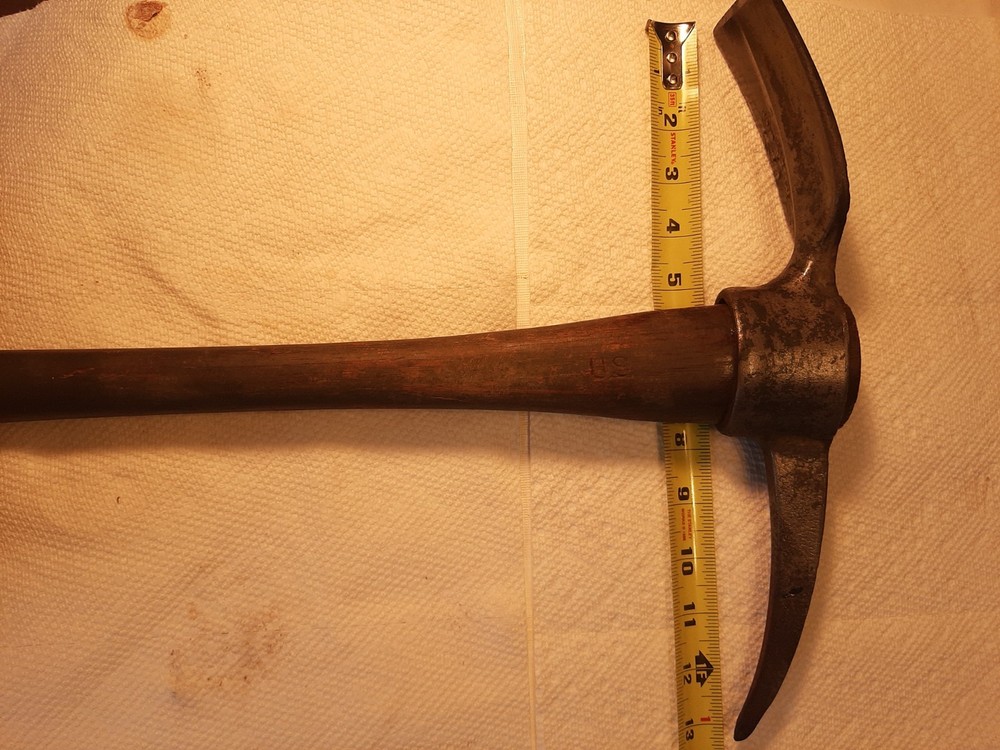 DIAMOND CALK US WW2 pickaxe and ORIGINAL handle 1945 DISPLAY READY!