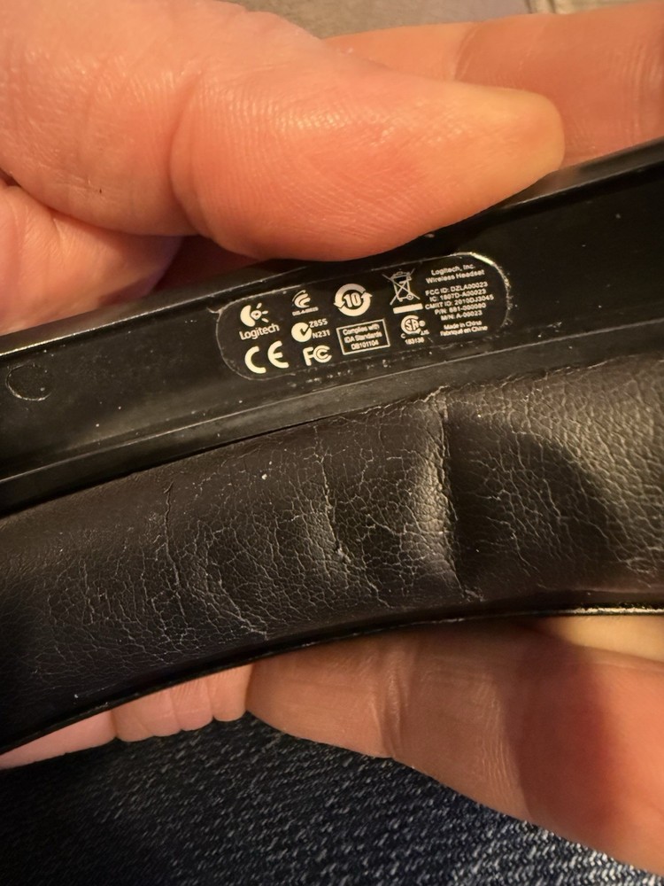 Logitech G930 wireless headset with dongle Logitech-G303 Wired Game Mouse Bundle