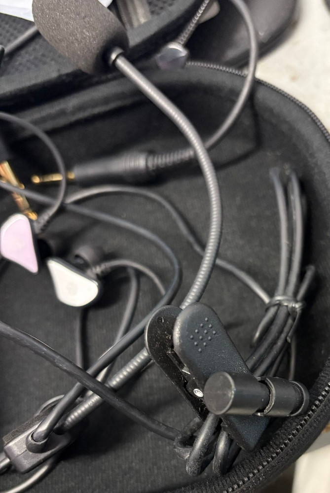 UFQ Pilot Earbuds W/ Case & Extra Ear Tips
