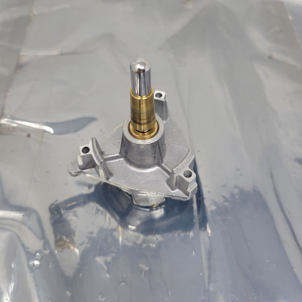 Technics SL-1200 MK2 PARTS - Spindle  a1