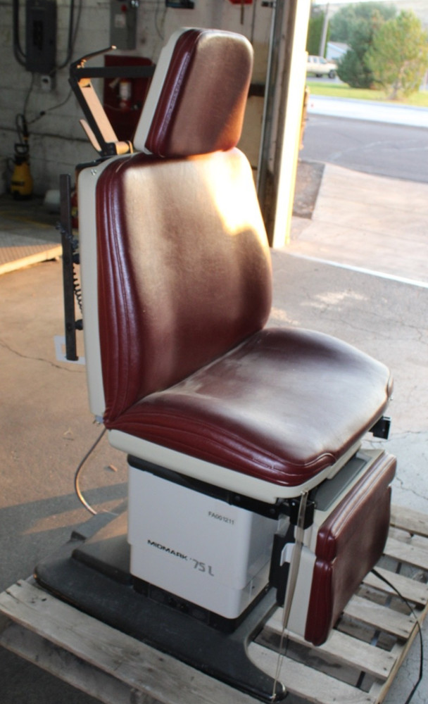 Midmark 75L Model 411  Exam Table  115V WORKING