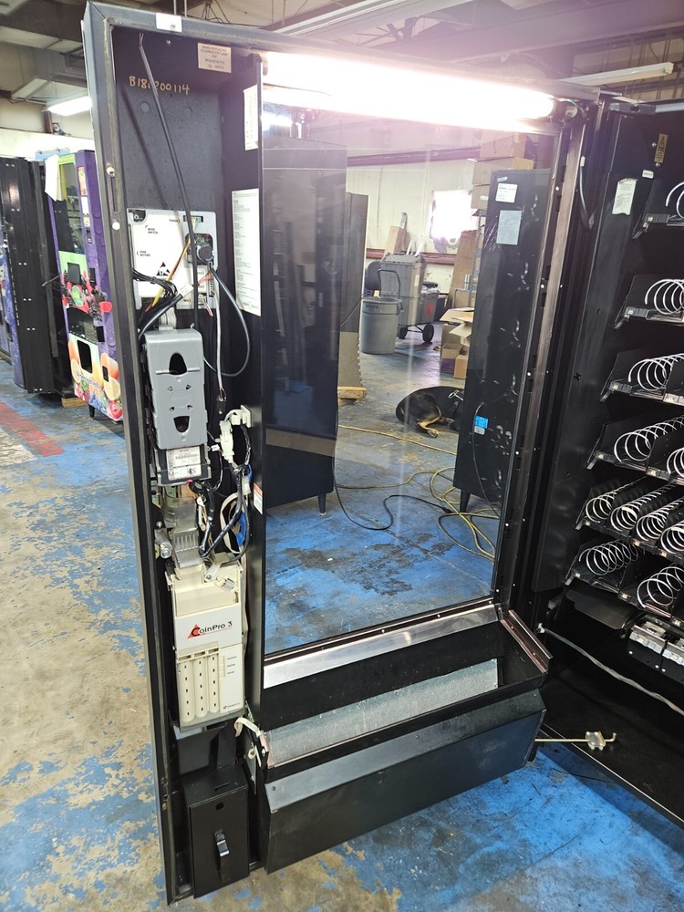 MDB AP Automatic Products Studio 3, 5-Wide 6-Shelf Snack Machine Vending Machine