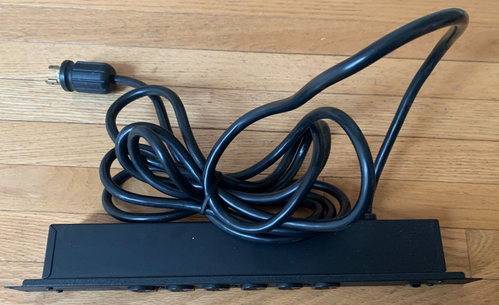 Used Wiremold Plug-in Outlet Center Unit 6 Outlets