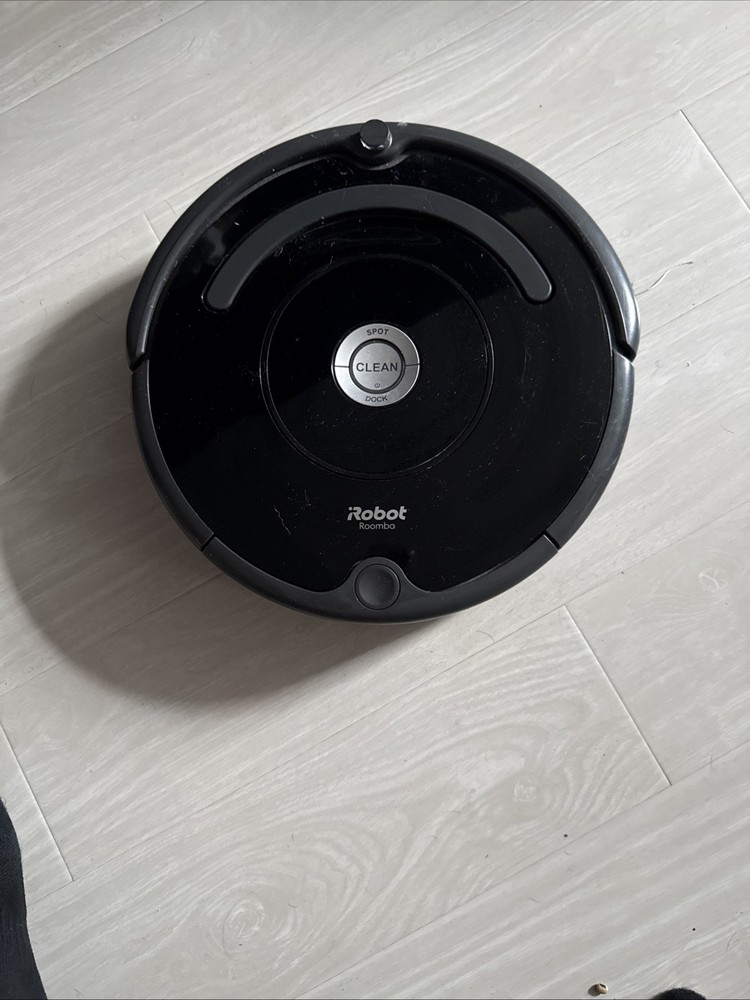 GREAT CONDITION iRobot Roomba Robotic Vacuum Cleaner