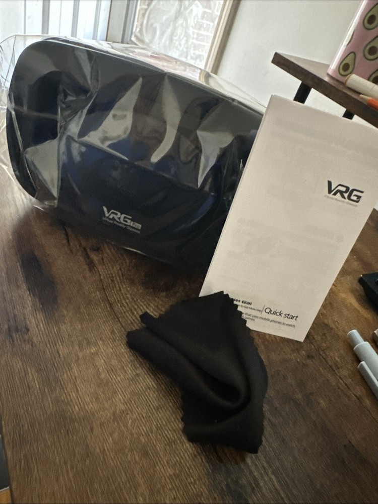 VRG Pro Virtual Reality Headset for Smartphones - Adjustable Lens & Straps