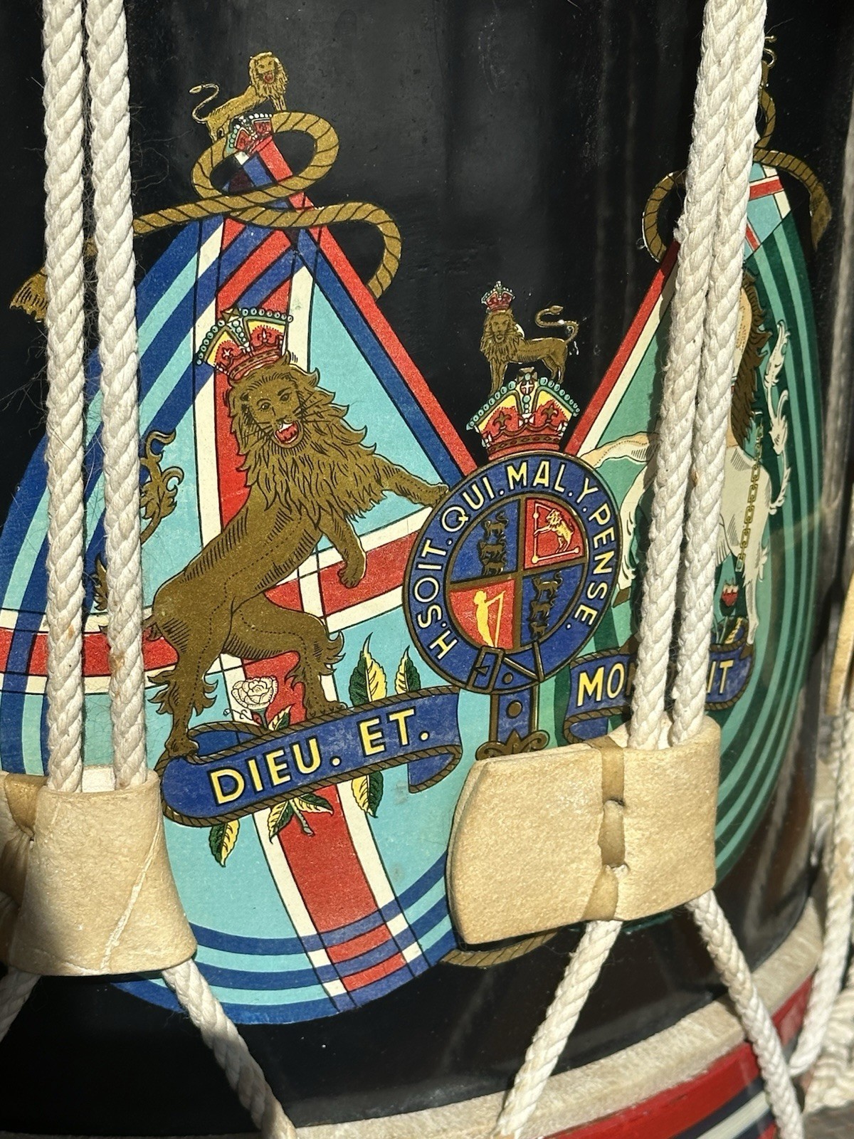 WWII Royal Air Force "Dieu Et Mon Droit" Red White & Blue War Side Drum