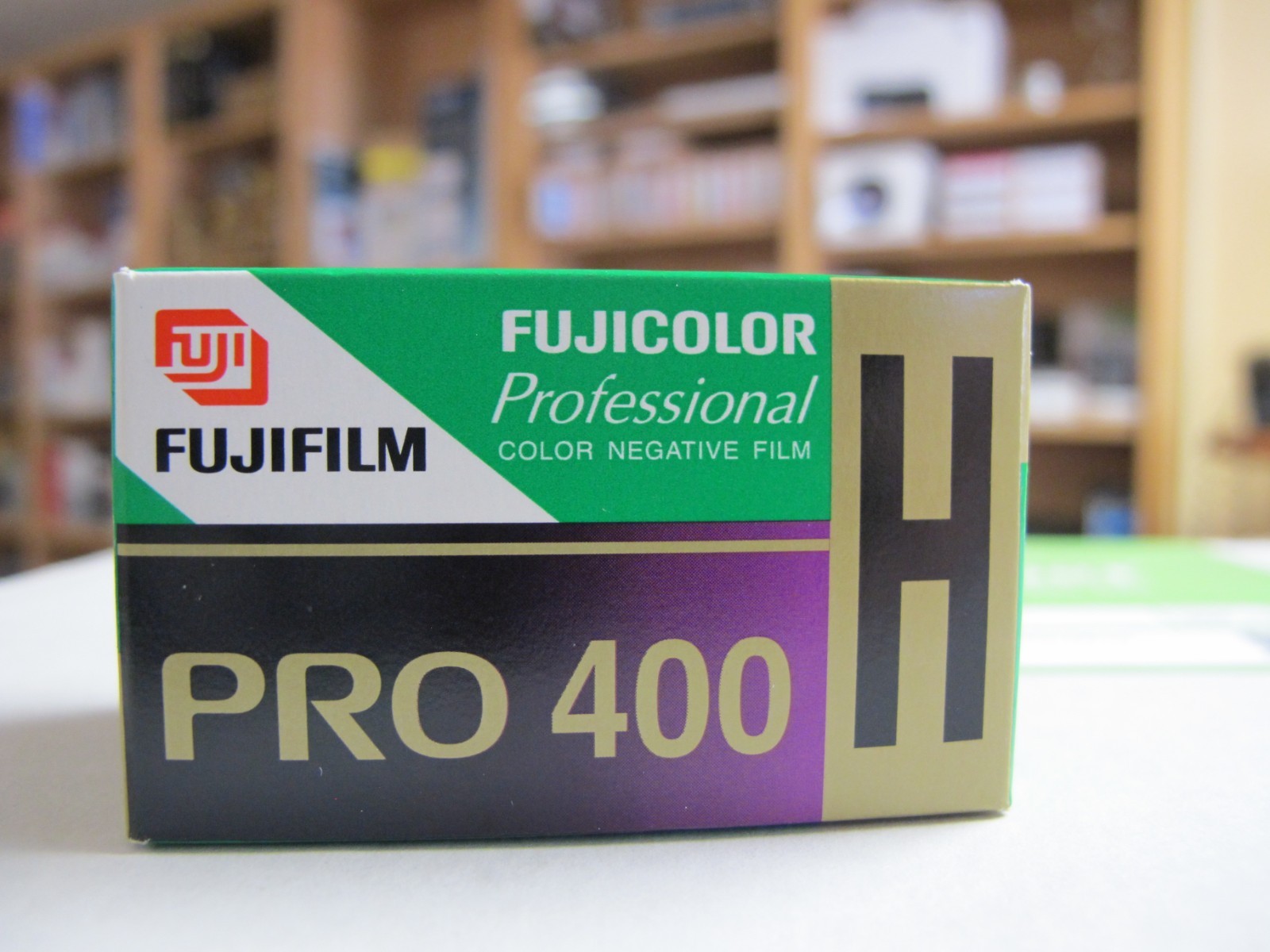 Fujifilm Pro 400H 135-36 Color Neg Film (1 Roll) Factory Sealed, Freezer Stored