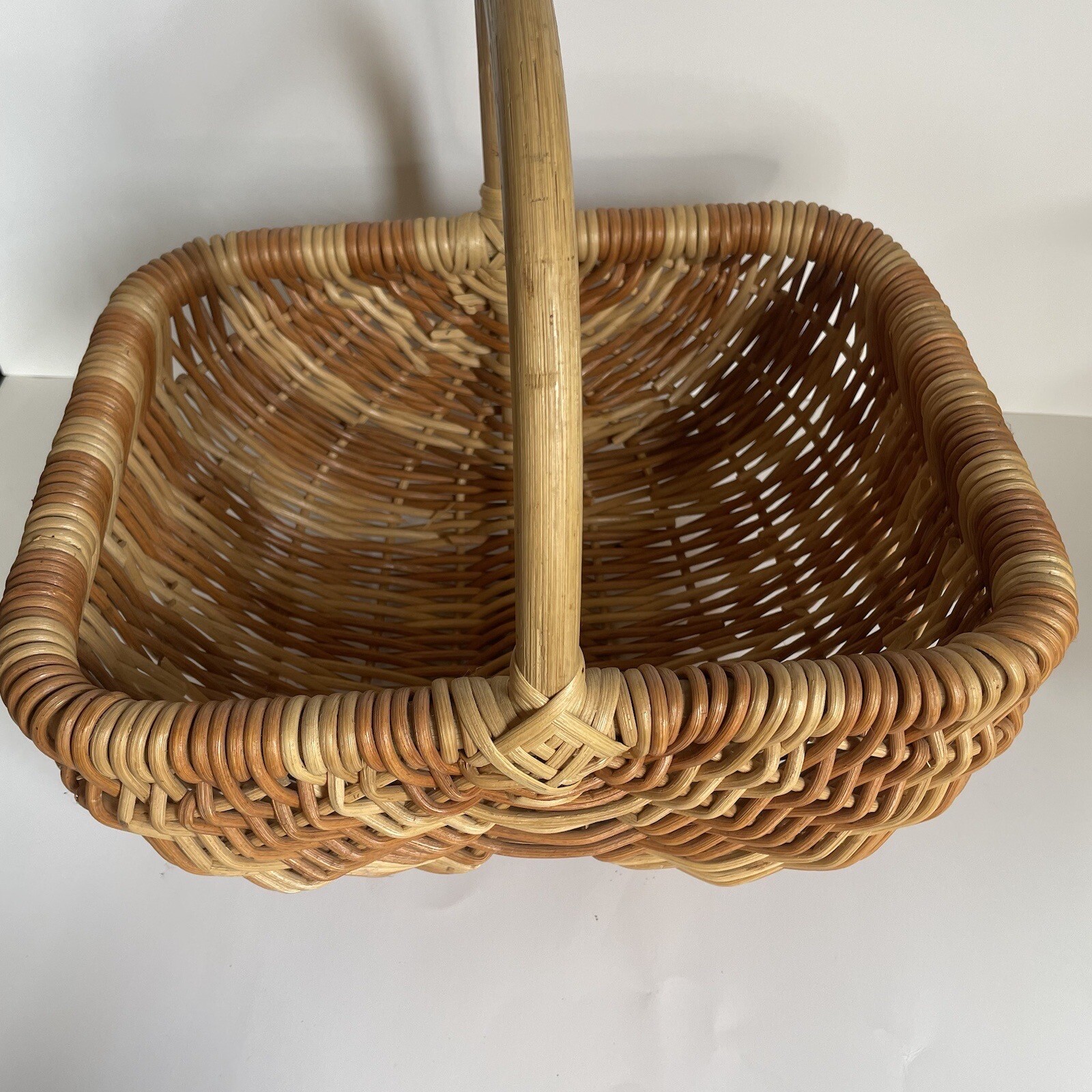 Vtg Buttocks Woven Basket Harvest Egg Gathering Country Farmhouse Primitive