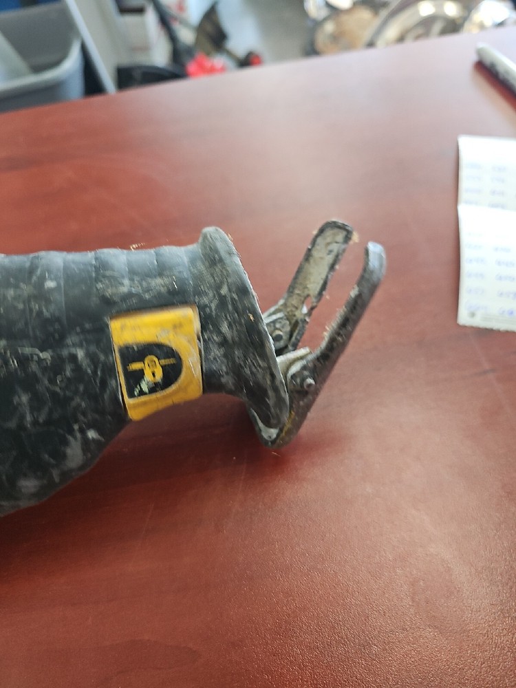 Dewalt Reciprocrating Saw (Model: DCS381)