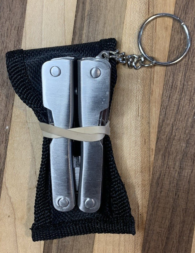 New Carabiner Keychain And Mini Multi Tool W/Sheath 7PC