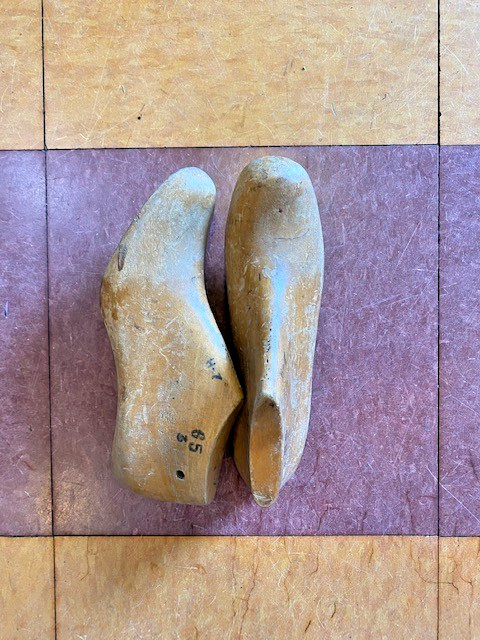 vintage women's maple wood shoe lasts size 6.5, circa 1960's private collection