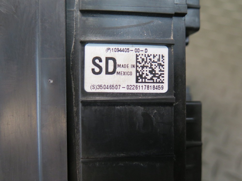 2016-2019 TESLA MODEL S 75D FRONT TRUNK FRUNK FUSE RELAY BOX MODULE UNIT