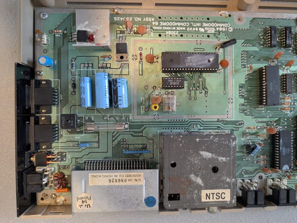 Commodore 64 - Fully tested, missing screws