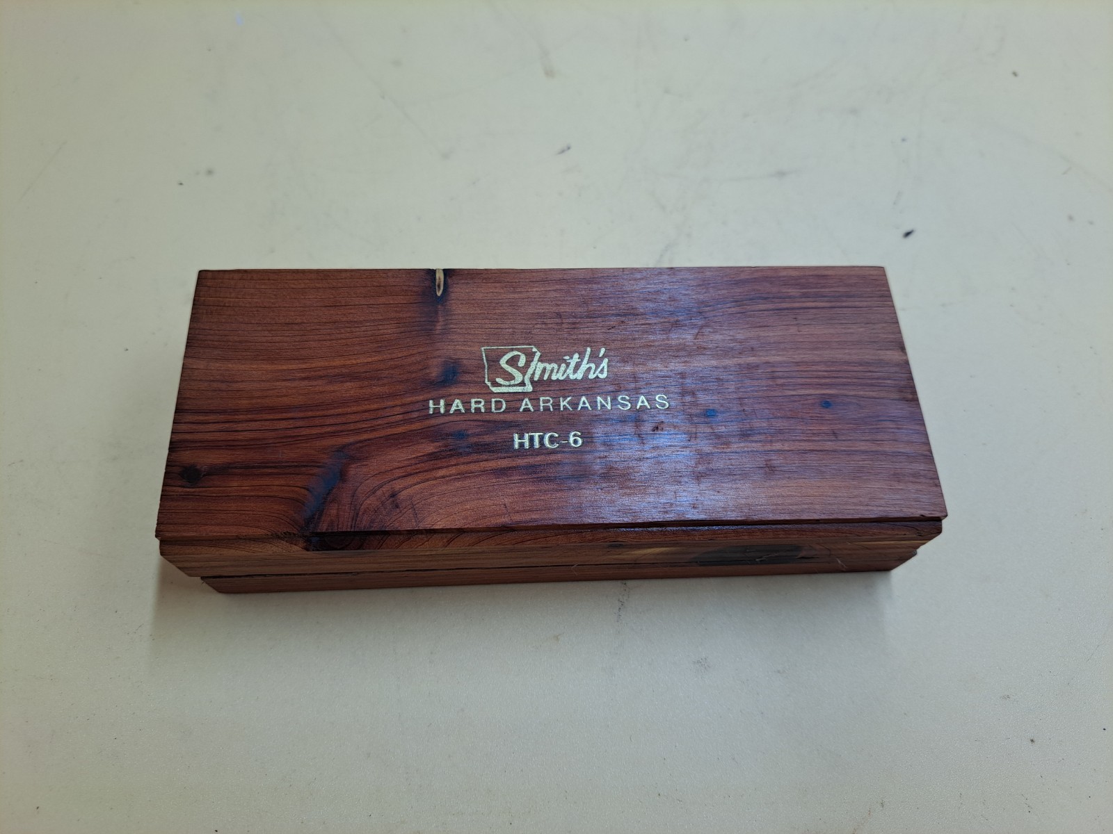 Vintage Smith’s HTC-6 Hard Arkansas Knife Sharpening Stone Cedar Wooden Box VGC