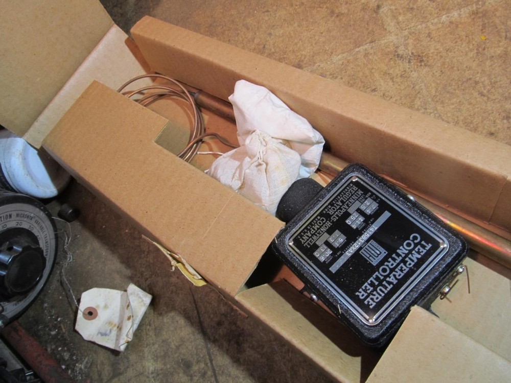 Honeywell T415B312XA3 Remote Bulb Temperature Controller
