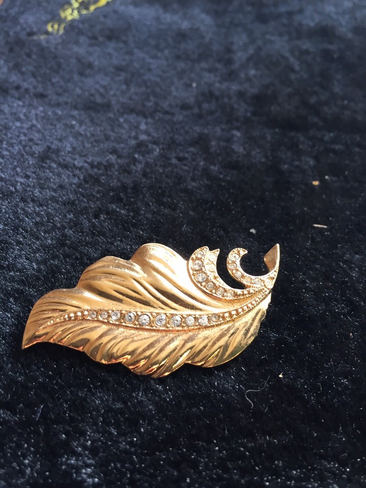 Gold Plated And Crysfal Leaf Brooch