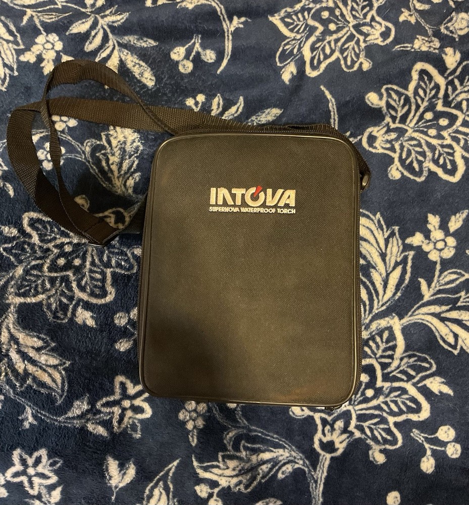 Intova Supernova Waterproof Deep Divers Torch