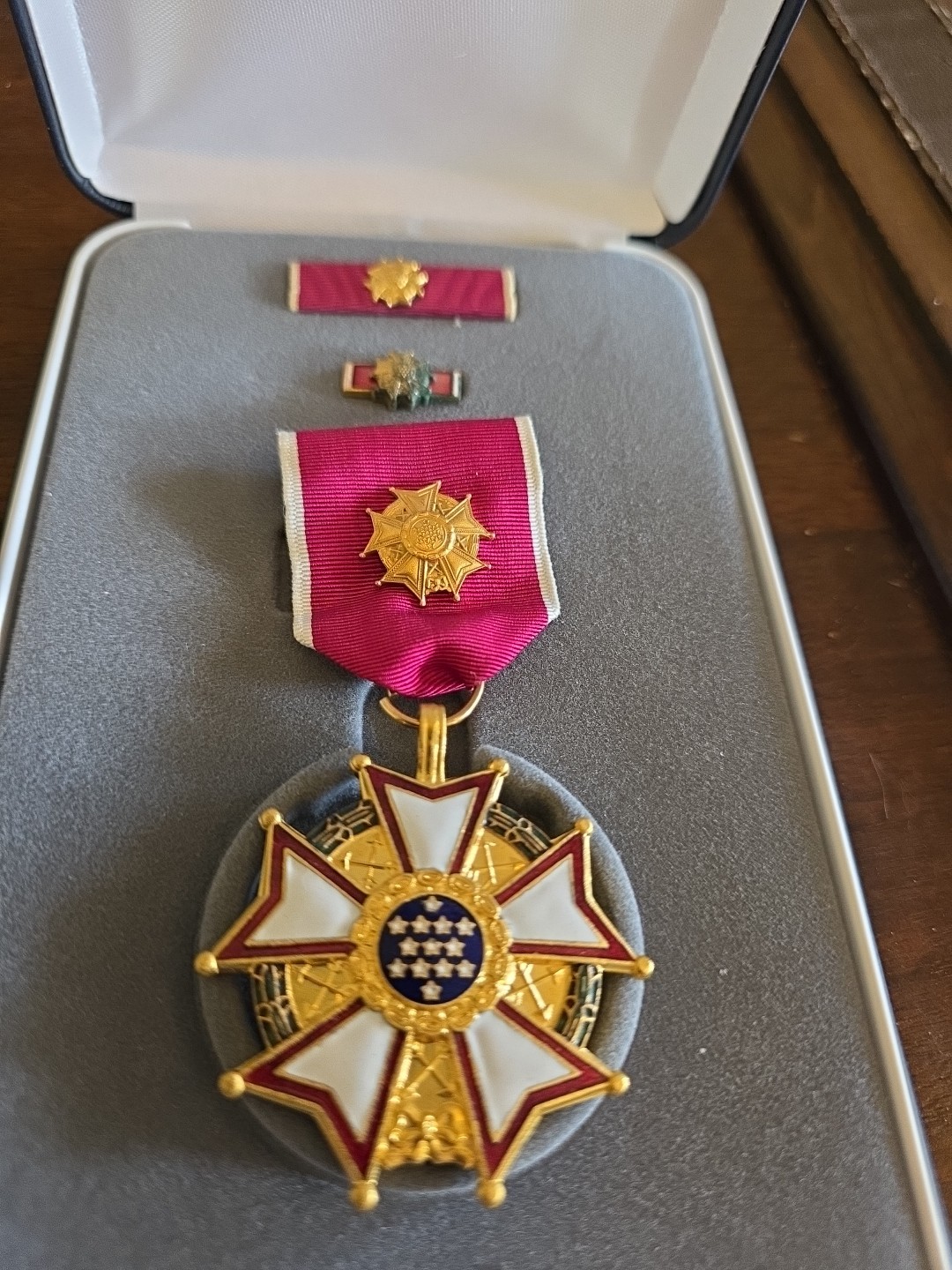 Officer-U.S. Legion Of Merit Medal Ribbon + Devices Vietnam era -SEE STORE WW 1