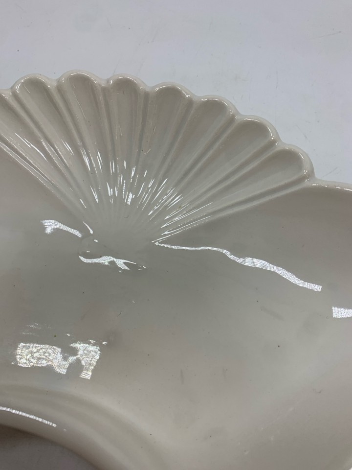 WHITE SCALLOPED SERVING DISH/TRINKET.