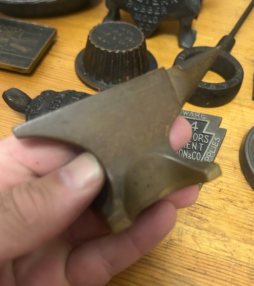 VINTAGE MINI ANVIL