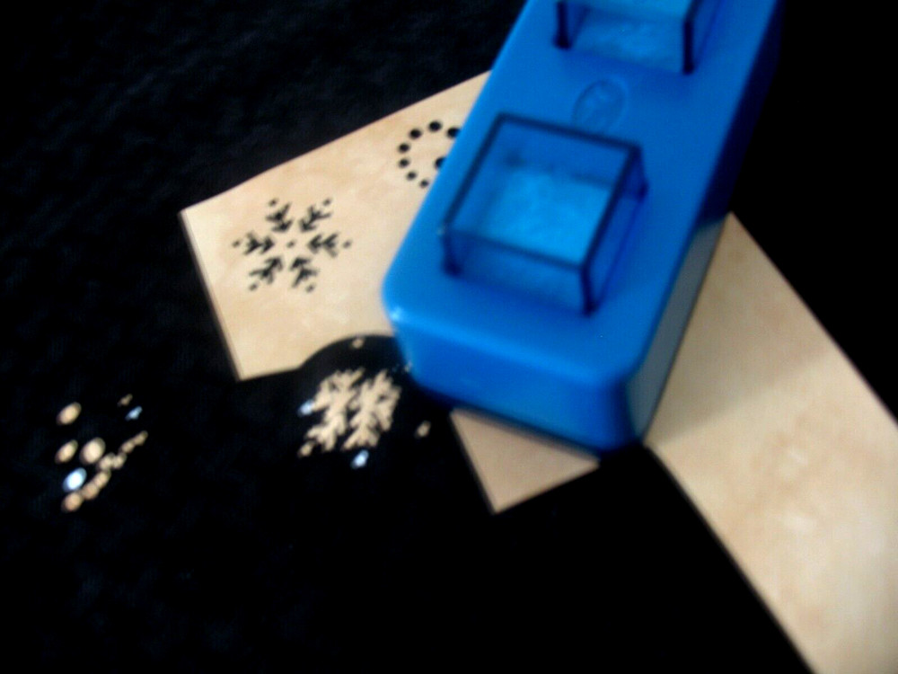 Creative Memories Snow Maker Paper Punch pre-owned