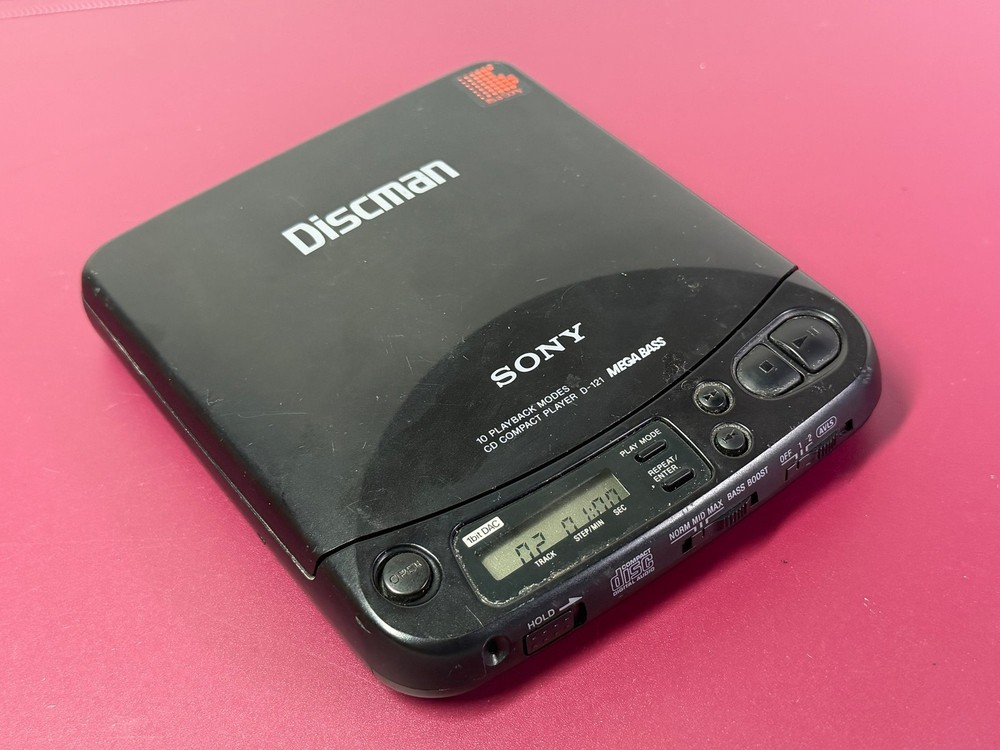 Sony Discman D-121 Portable CD Player Megabass 1bit DAC 10 Playback Modes