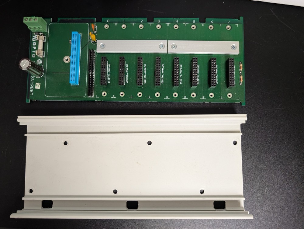 Opto 22 SNAPB8M 006468A 8 Module Rack