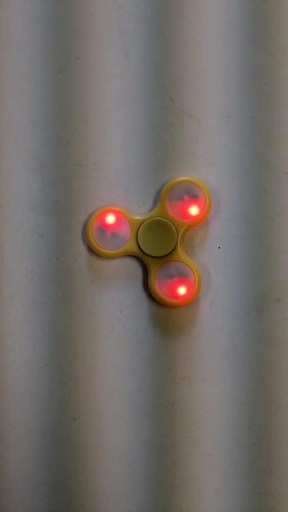 LED Fidget spinner 3 pattern muti color lights Yellow