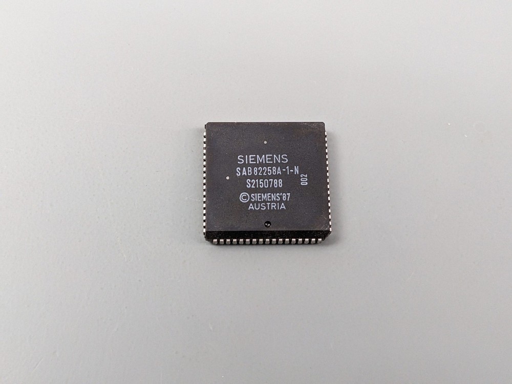 Siemens SAB82258A-1-N DMA Controller IC, Good PLCC 82258