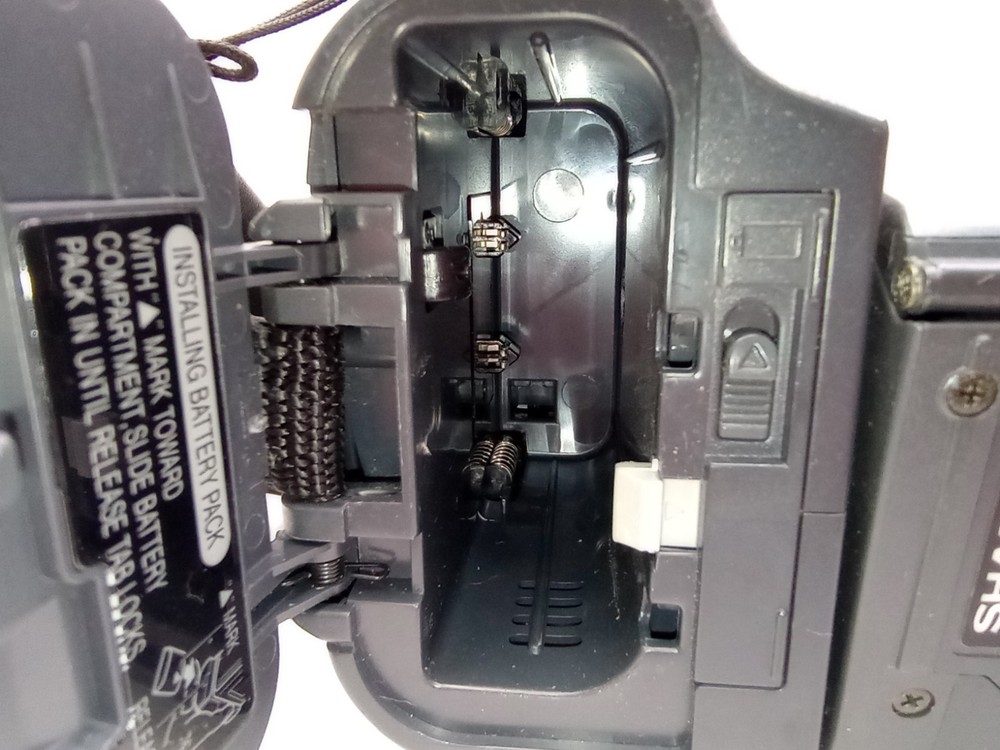 Sharp Viewcam VL-E600U 8mm camcorder (Tested Working) No Battery