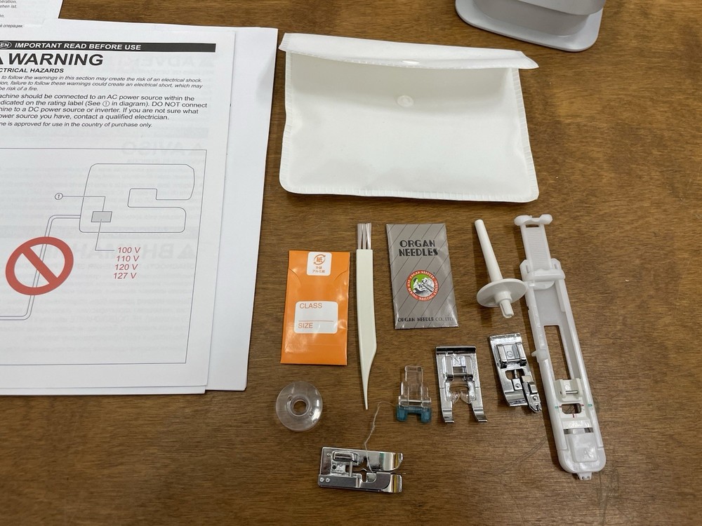 Brother ES-2000 Computerized Sewing Machine w/ Pedal & Accessories 1382