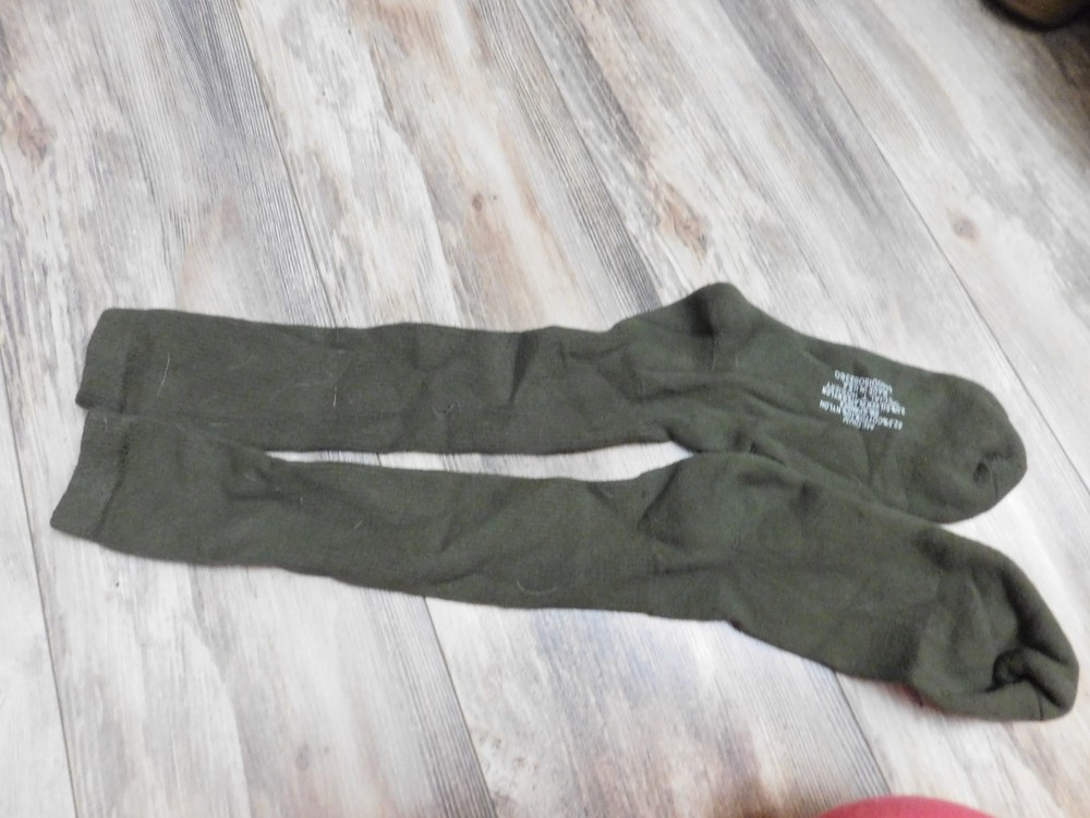 MILITARY GREEN BOOT SOCKS SIZE MEDIUM NEW